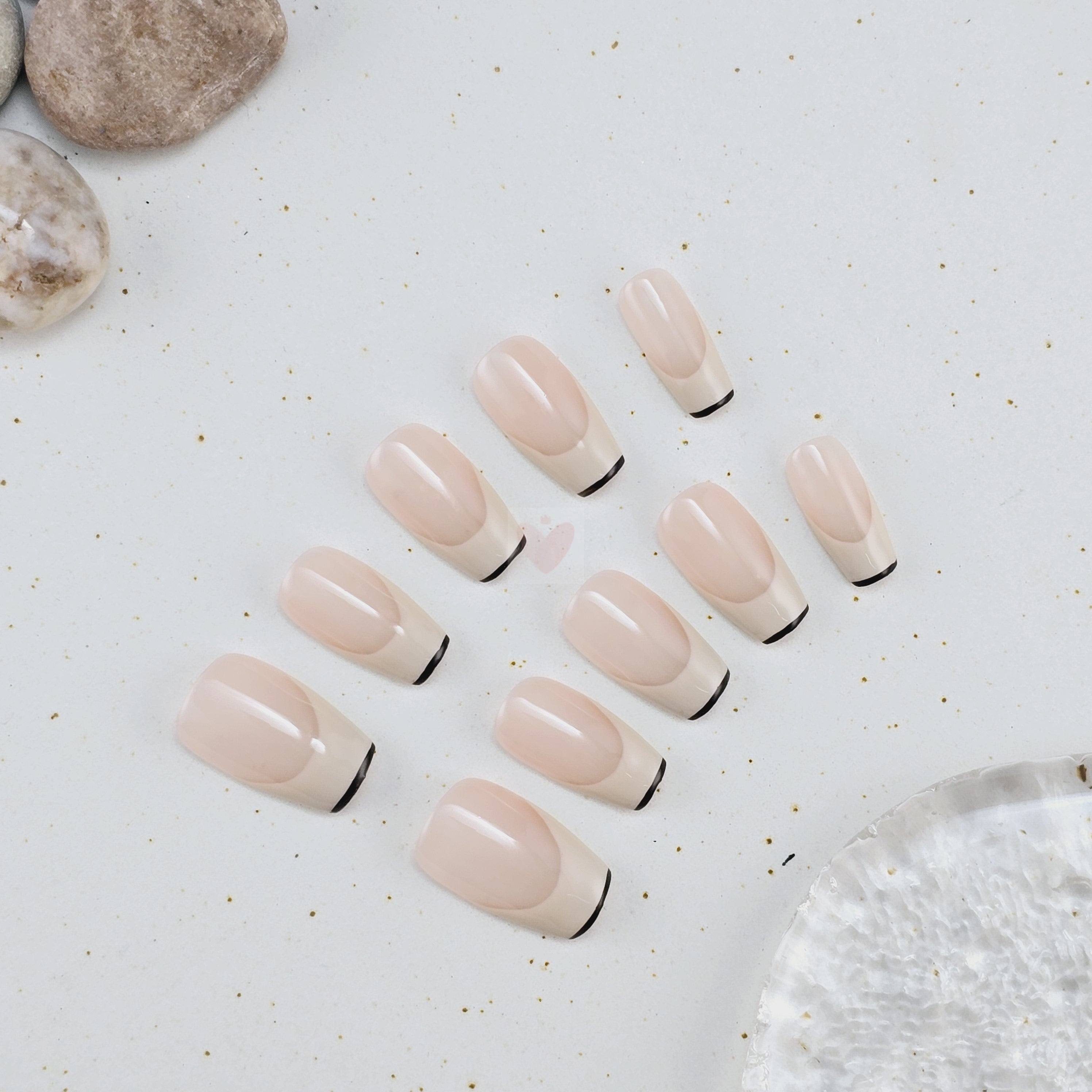 Cream Noir Chic - Dress For Nails - Press On Nails