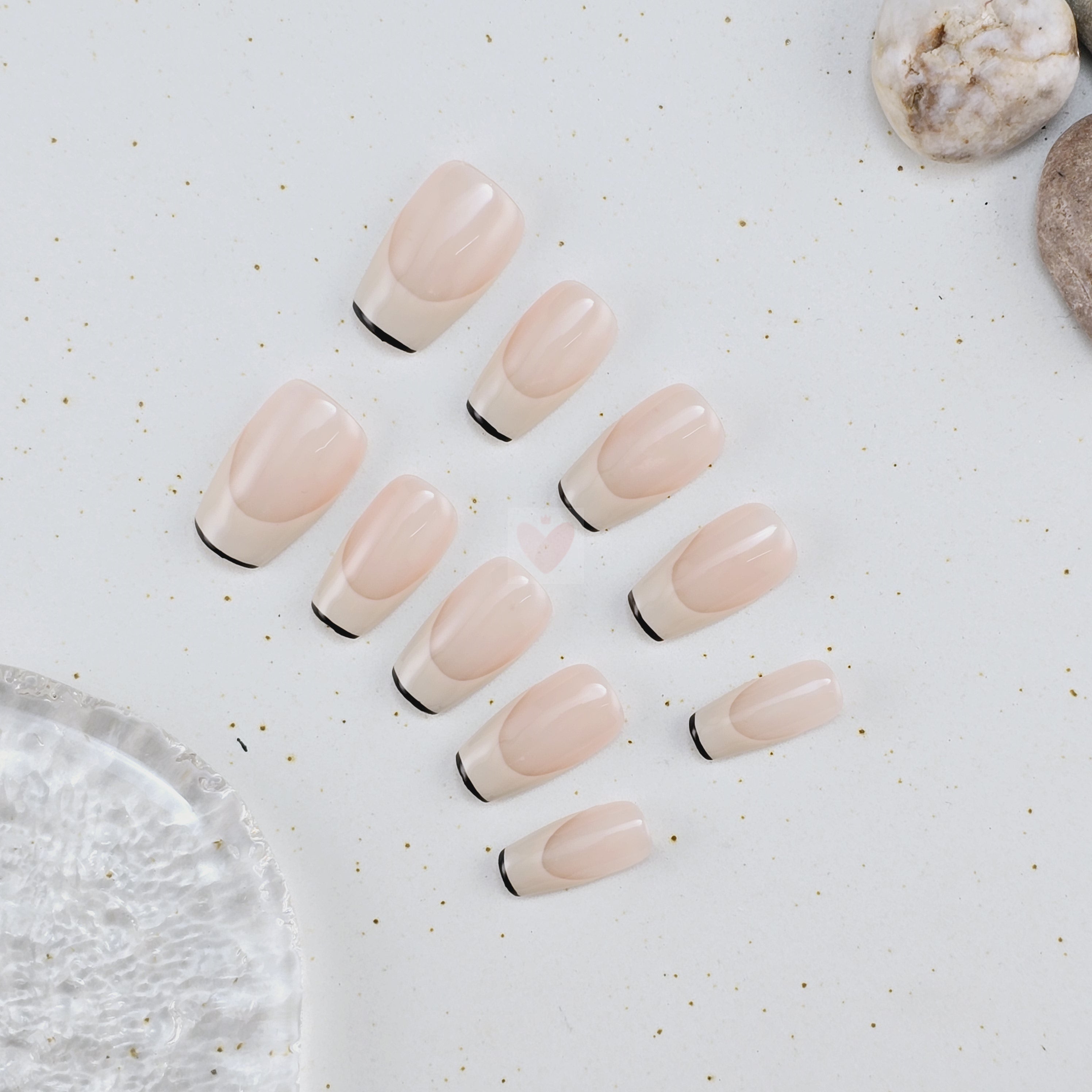 Cream Noir Chic - Dress For Nails - Press On Nails