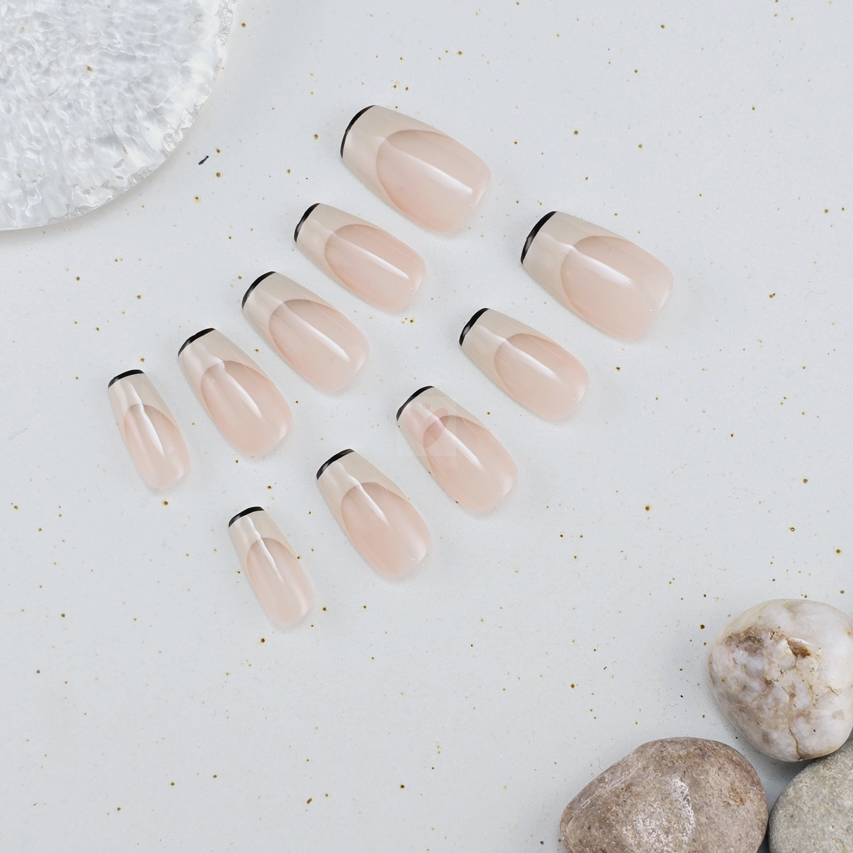 Cream Noir Chic - Dress For Nails - Press On Nails