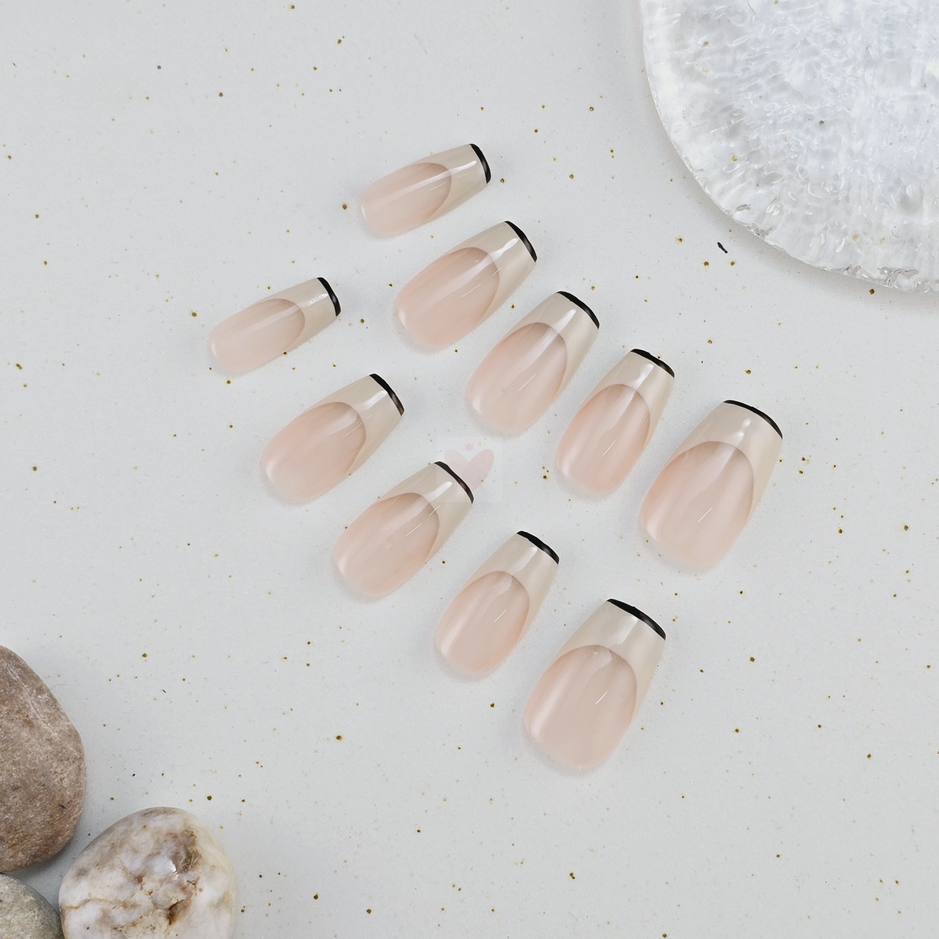 Cream Noir Chic - Dress For Nails - Press On Nails