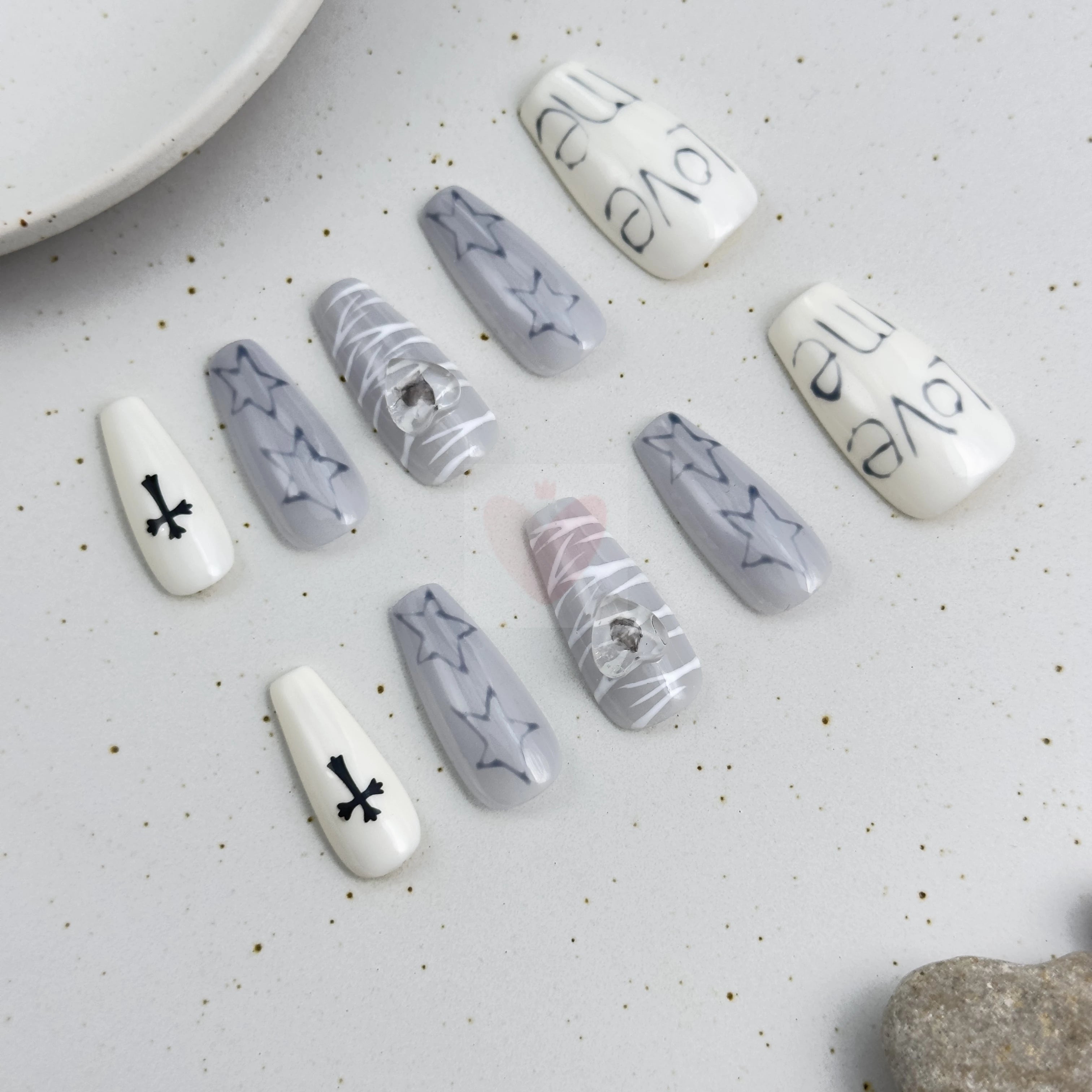 Chic Monochrome - Dress For Nails - Press On Nails