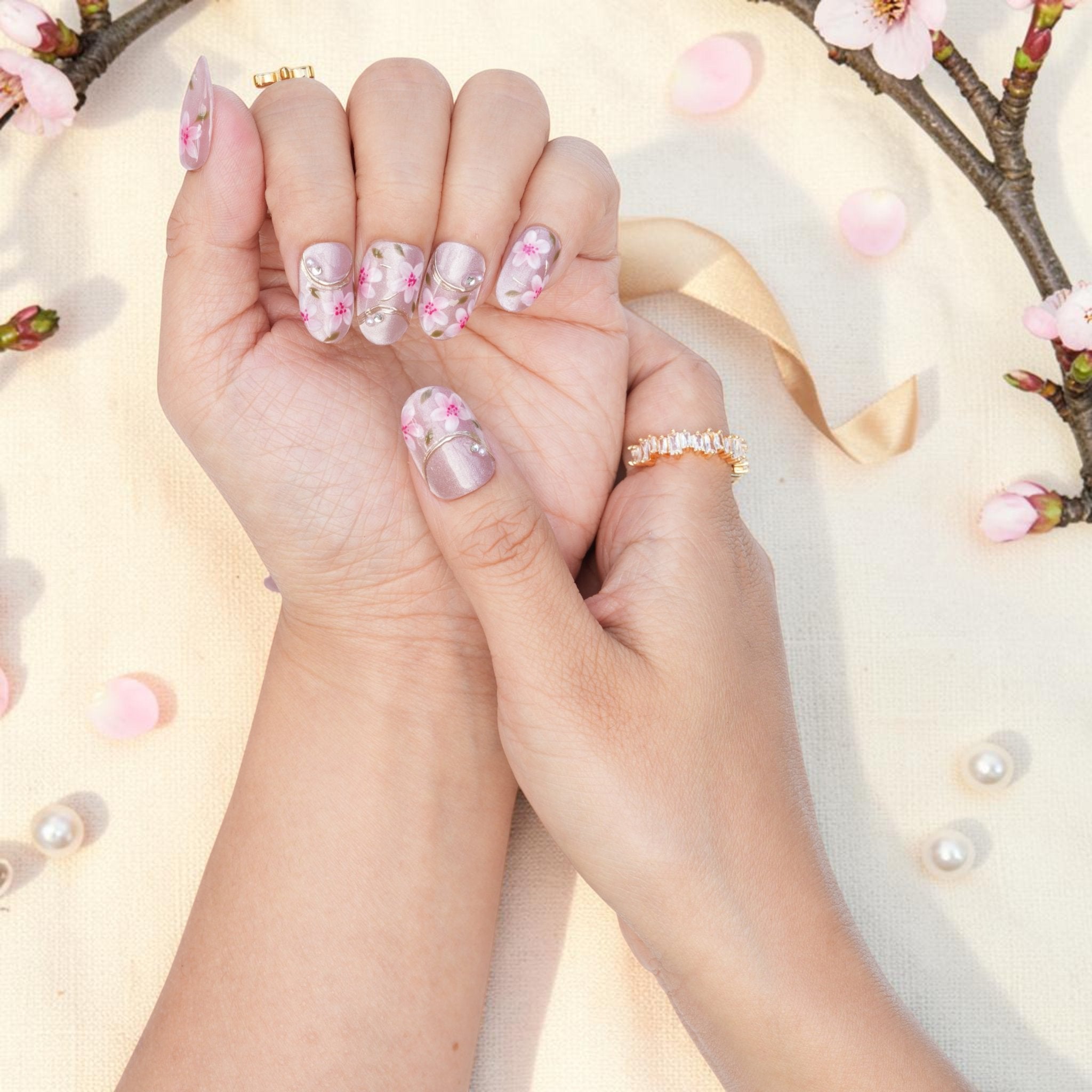 DSC00014 short oval sakura press on nails with pink cherry blossoms and crystals