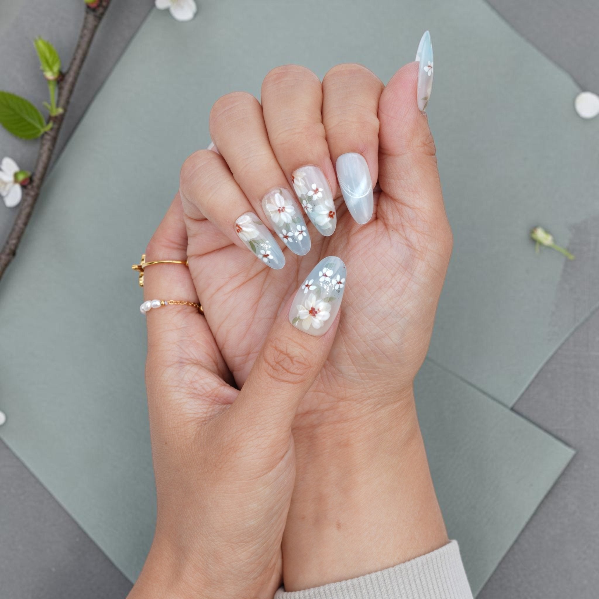 DSC00059 close up of white floral press on nails with green leaves and fine glitter