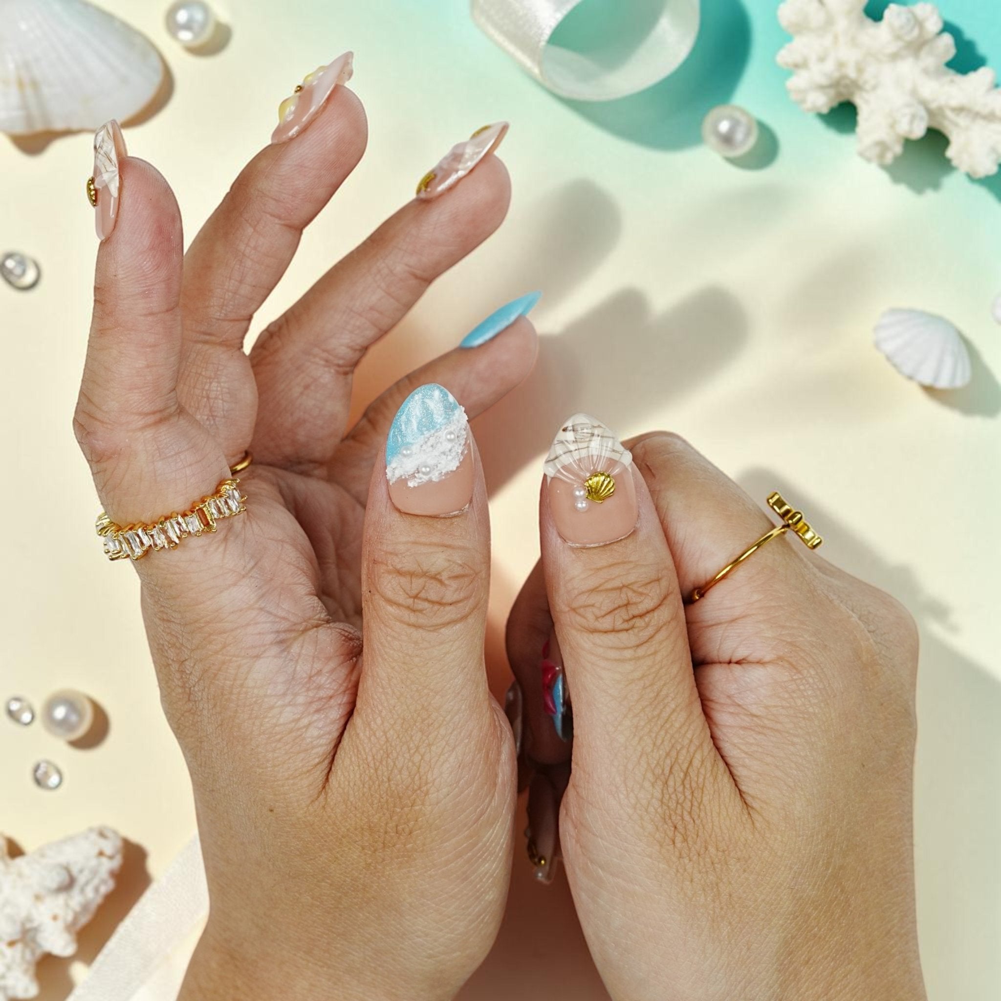 DSC00067 hand wearing tropical press on nails with a 3D scallop shell and gold seashell charm