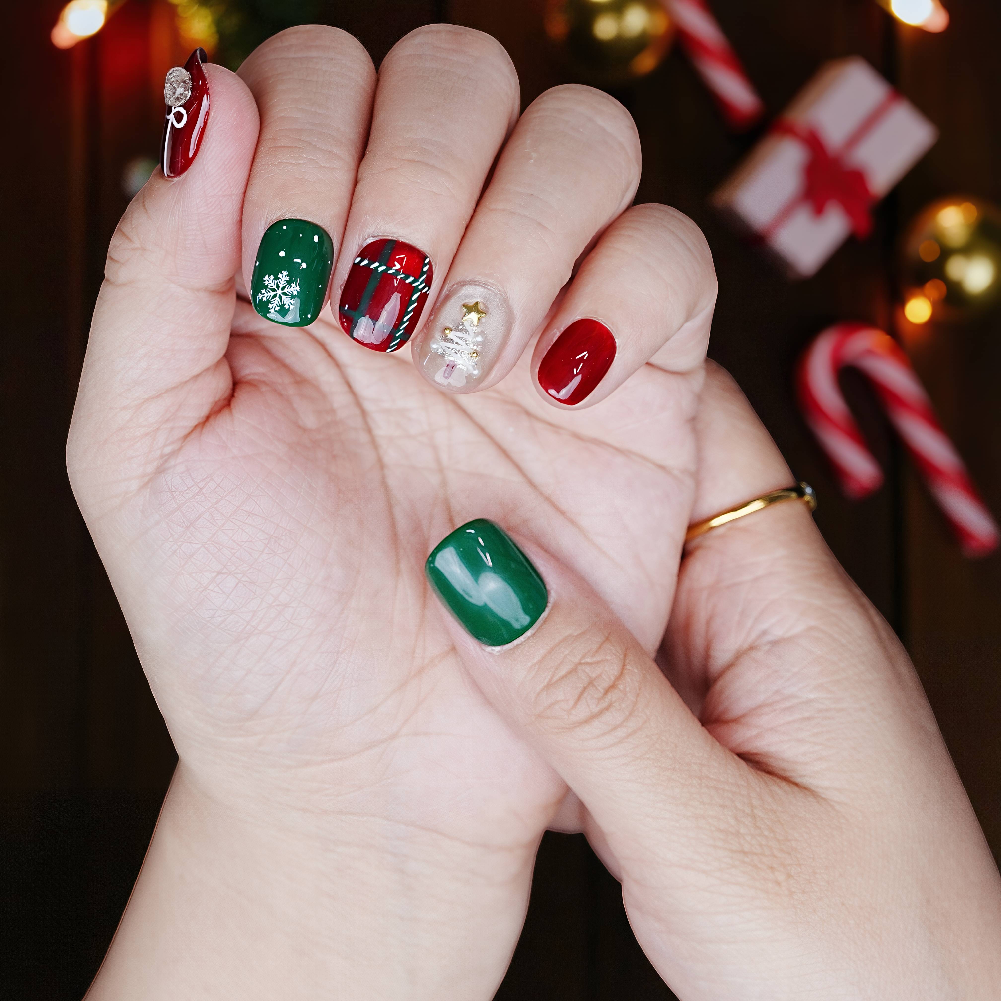 Red and green festive nails with Santa hat and sparkle accents